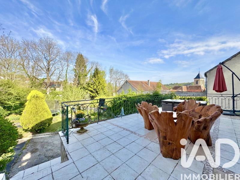 Maison - 240 m² - 9 pièces