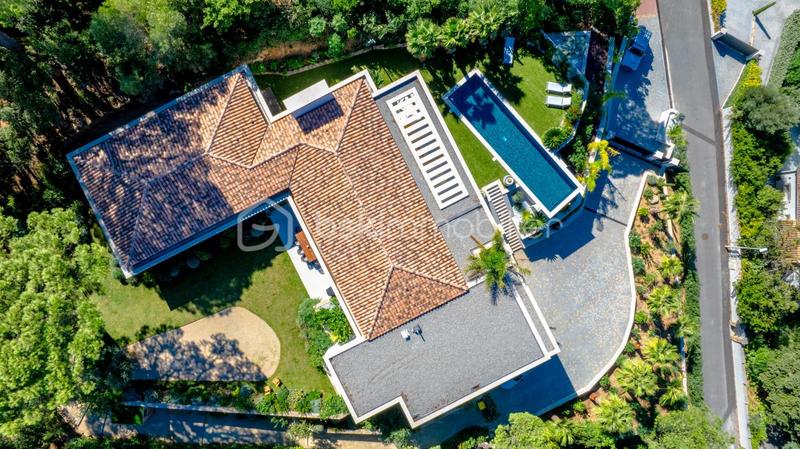 Villa - 395 m² - 9 pièces