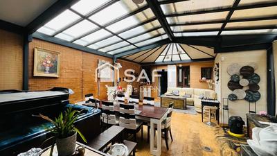 Maison - 244 m² - 8 pièces