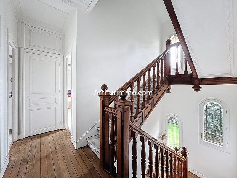 Maison - 280 m² - 10 pièces