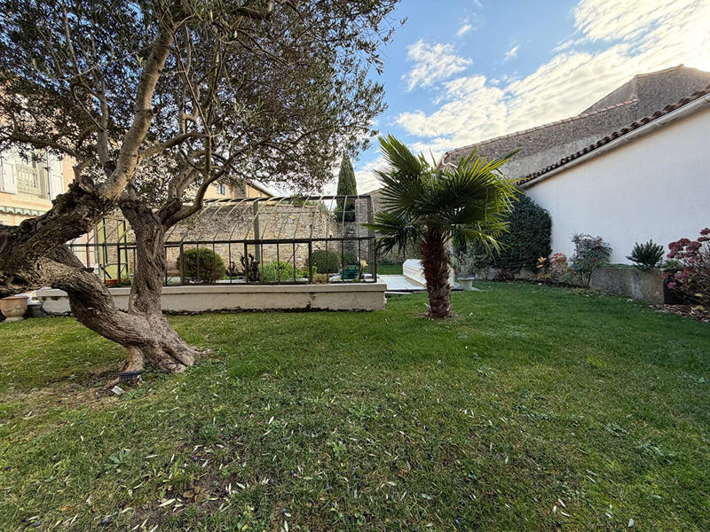 Maison - 340 m² - 8 pièces