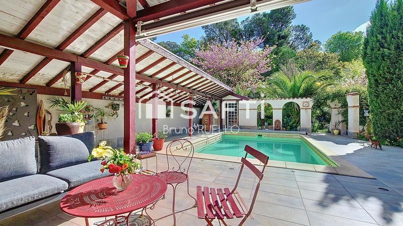 Maison - 270 m² - 9 pièces