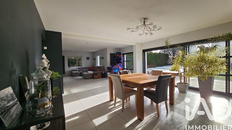 Maison - 208 m² - 8 pièces