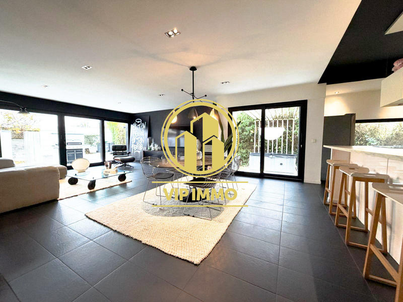 Maison - 137 m² - 6 pièces