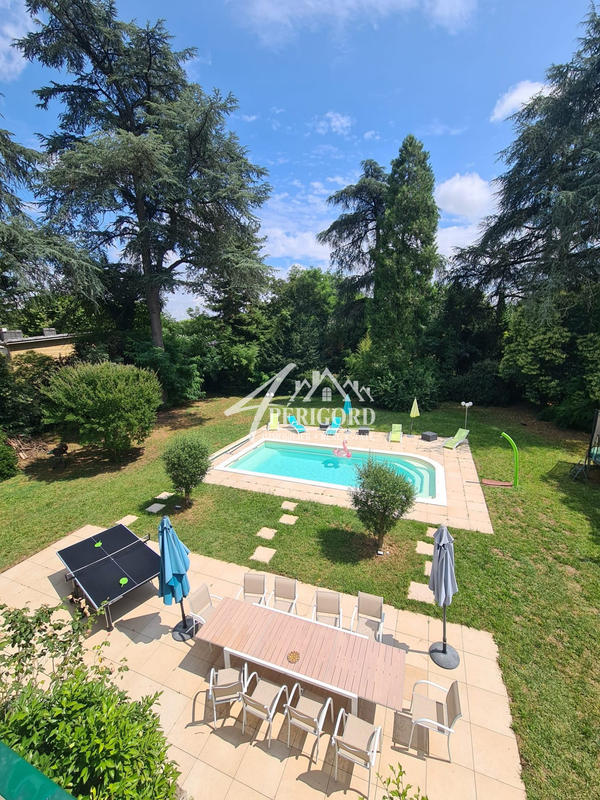 Maison - 250 m² - 10 pièces