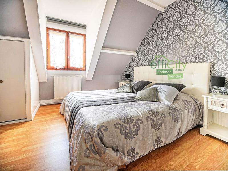 Maison - 250 m² - 9 pièces