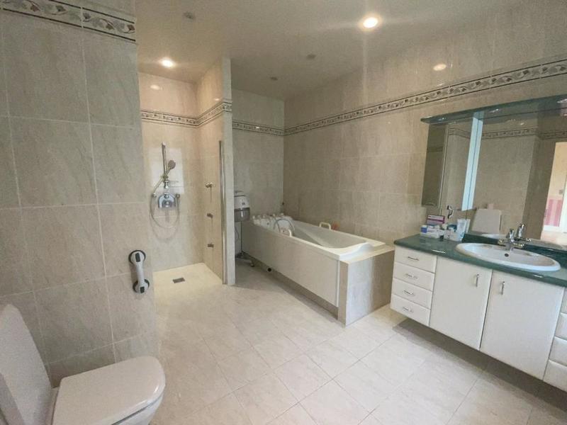 Maison en pierre - 247 m² - 8 pièces