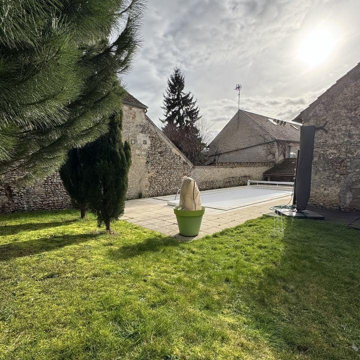 Villa - 270 m² - 8 pièces