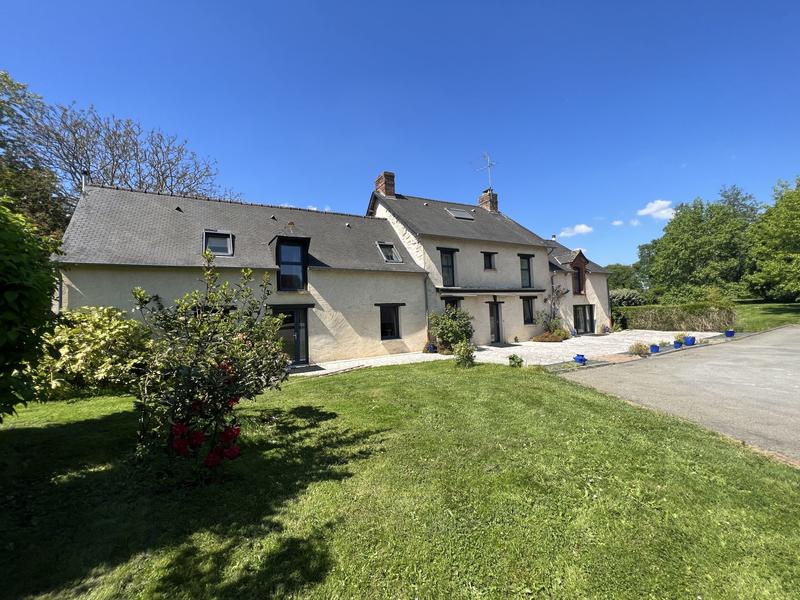 Maison - 280 m² - 8 pièces