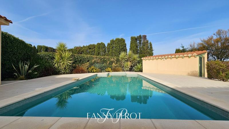 Maison - 220 m² - 6 pièces