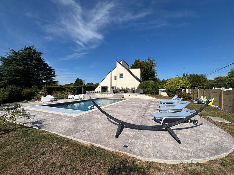 Maison - 220 m² - 8 pièces