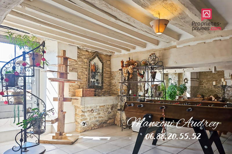 Demeure - 1 456 m² - 12 pièces