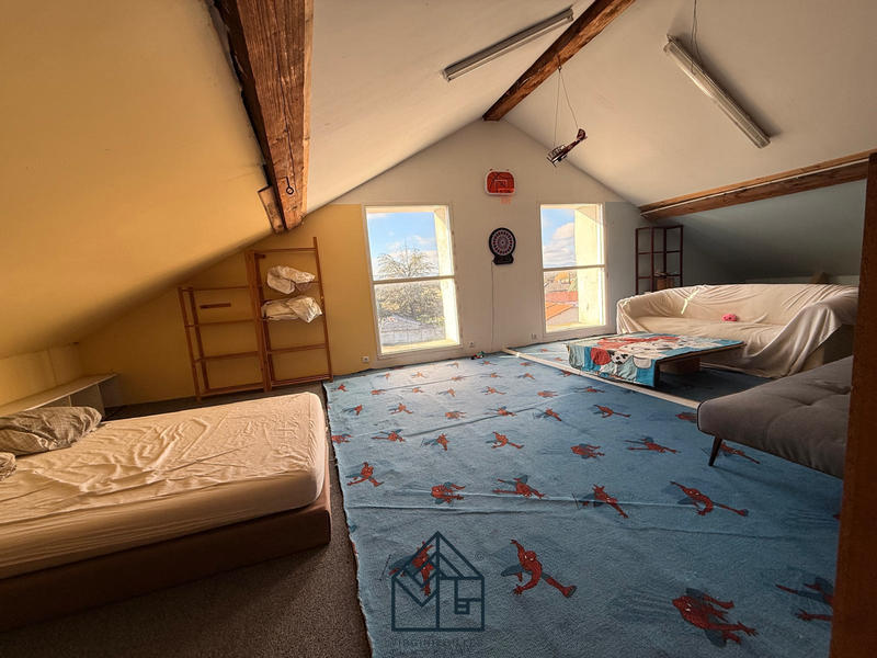 Maison - 242 m² - 7 pièces