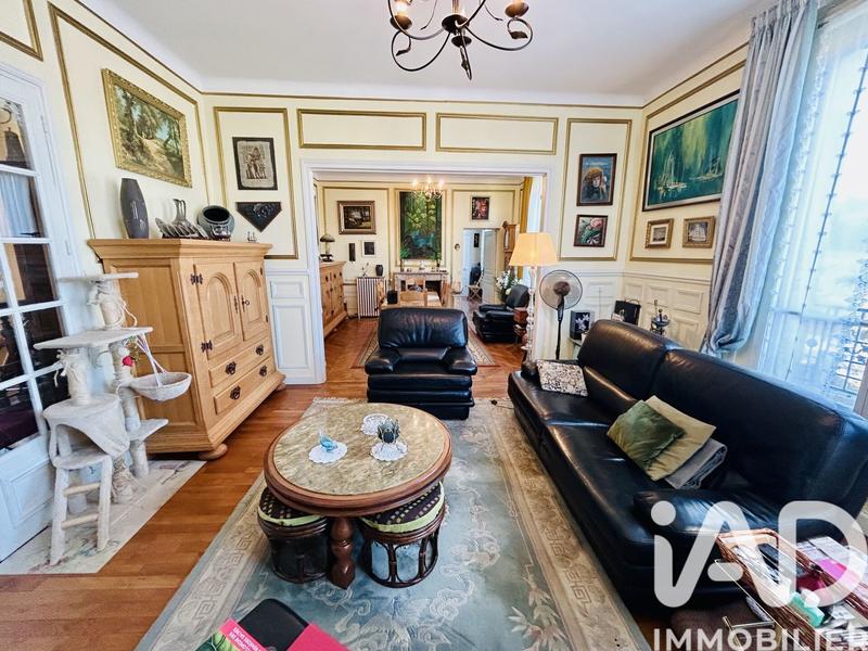 Château - 330 m² - 8 pièces