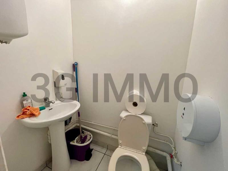 Local commercial - 97 m² - 4 pièces