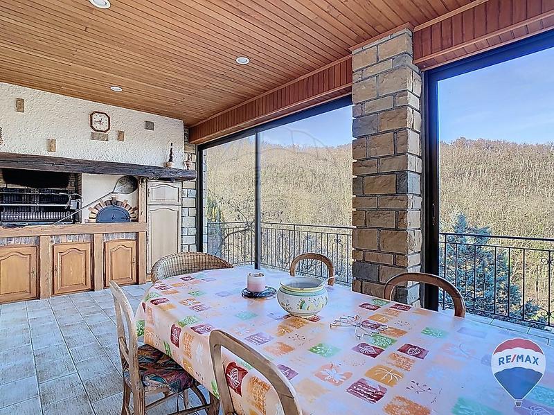 Maison - 222 m² - 9 pièces