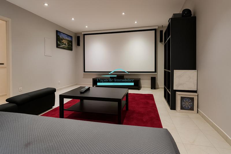 Villa - 280 m² - 9 pièces