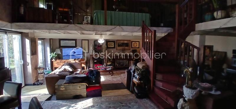 Demeure - 379 m² - 9 pièces