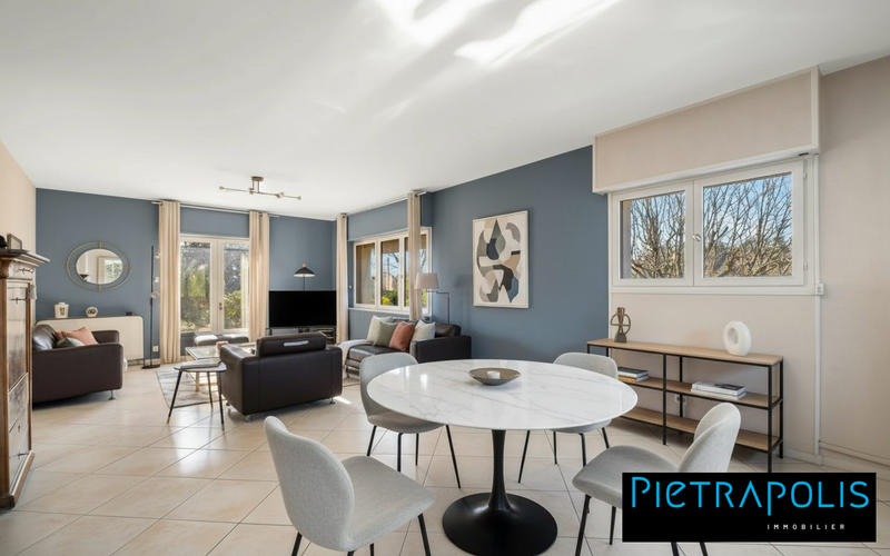Maison - 210 m² - 5 pièces