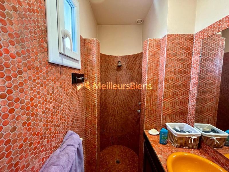 Propriété - 182 m² - 8 pièces