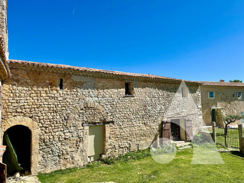 Maison - 568 m² - 12 pièces