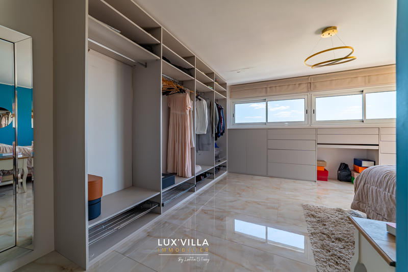 Maison - 180 m² - 7 pièces