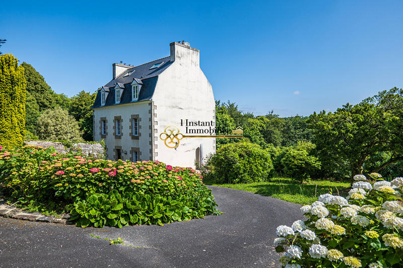 Demeure - 185 m² - 11 pièces