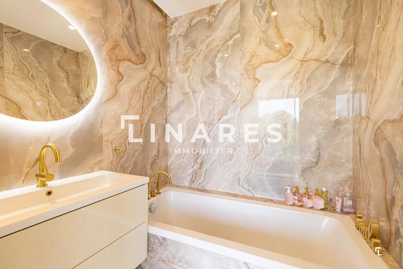 Villa - 300 m² - 9 pièces