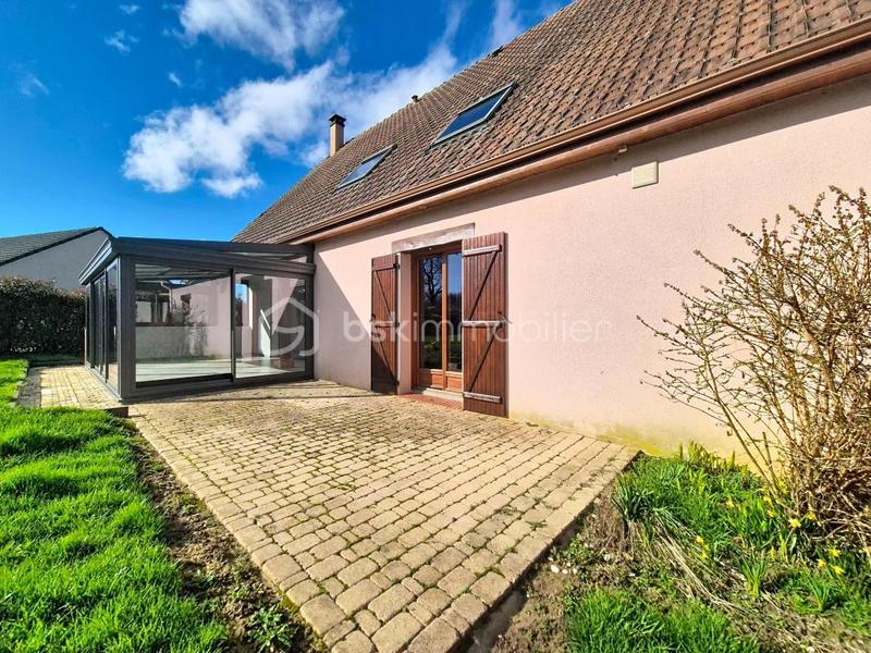 Maison traditionnelle - 195 m² - 9 pièces