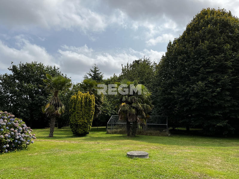 Propriété - 323 m² - 10 pièces