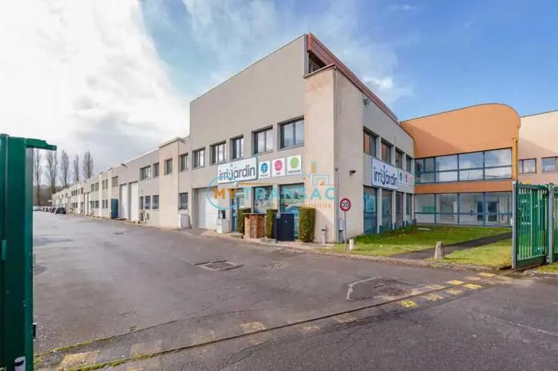 Local d'activités - 669 m²