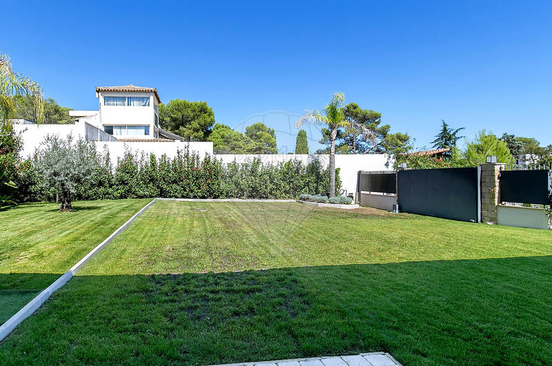 Maison - 280 m² - 8 pièces