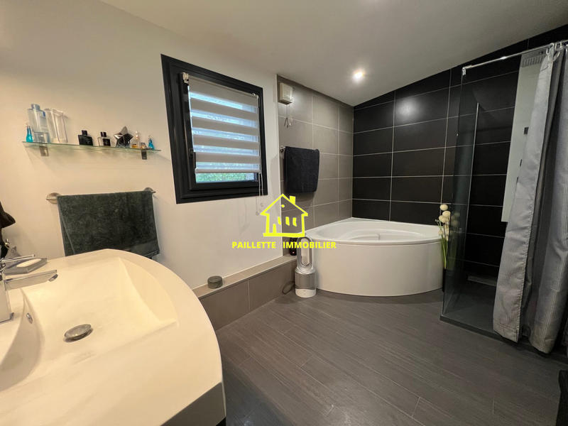 Maison - 275 m² - 7 pièces