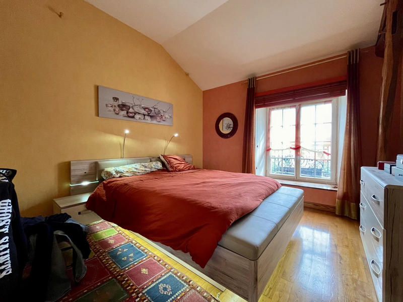 Maison traditionnelle - 248 m² - 10 pièces