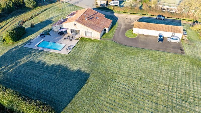 Maison d'architecte - 250 m² - 8 pièces