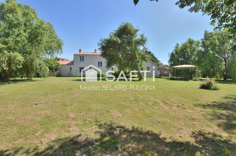 Villa - 297 m² - 6 pièces