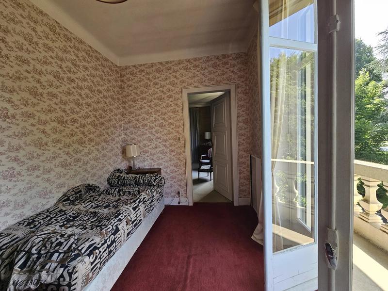 Maison - 338 m² - 8 pièces