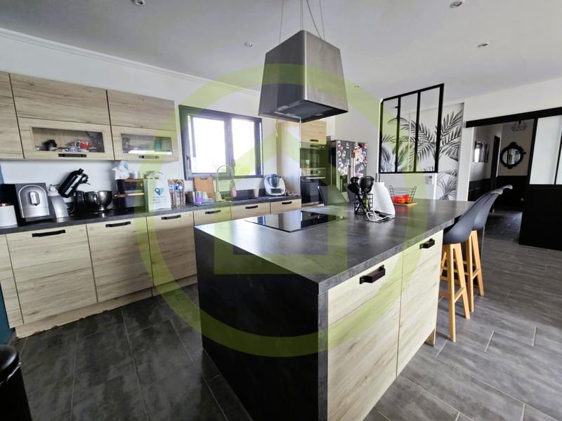 Maison - 105 m² - 6 pièces