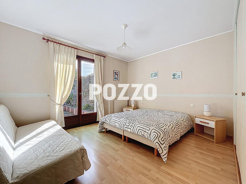 Maison - 302 m² - 9 pièces