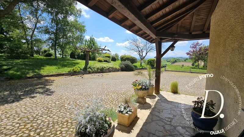 Maison - 280 m² - 11 pièces