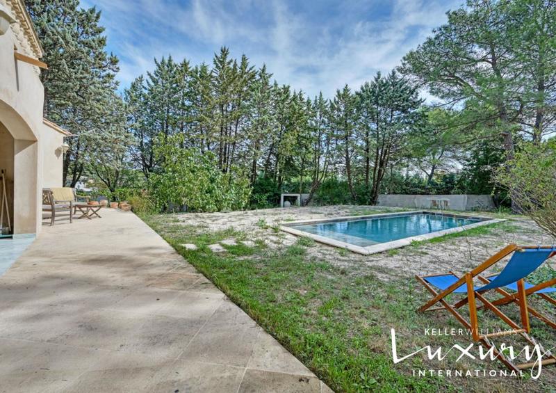 Propriété - 310 m² - 7 pièces