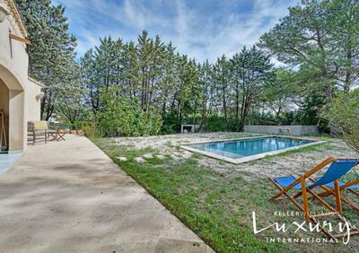 Propriété - 310 m² - 7 pièces