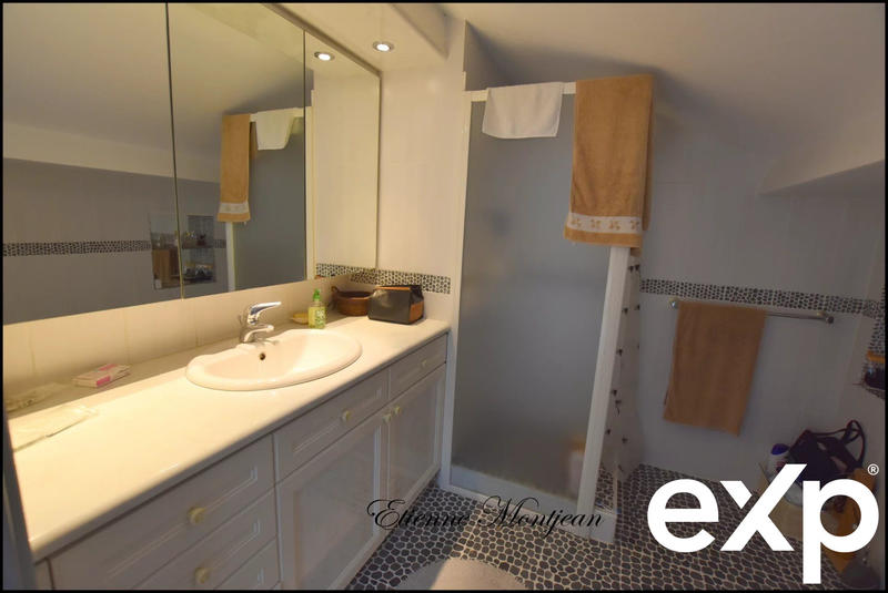 Maison - 257 m² - 13 pièces