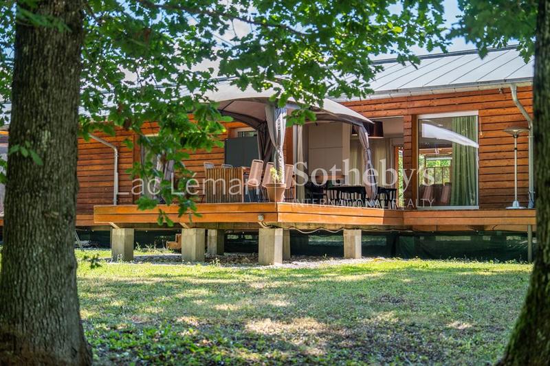 Maison - 238 m² - 8 pièces