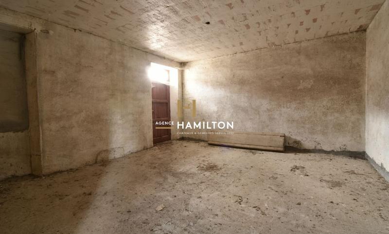 Corps de ferme - 606 m² - 16 pièces