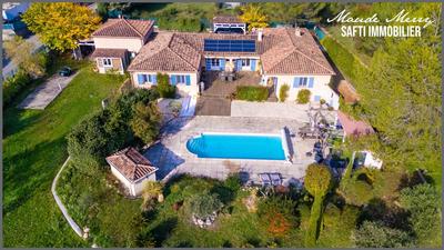 Villa - 210 m² - 7 pièces