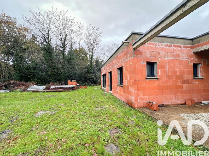 Maison - 250 m² - 8 pièces