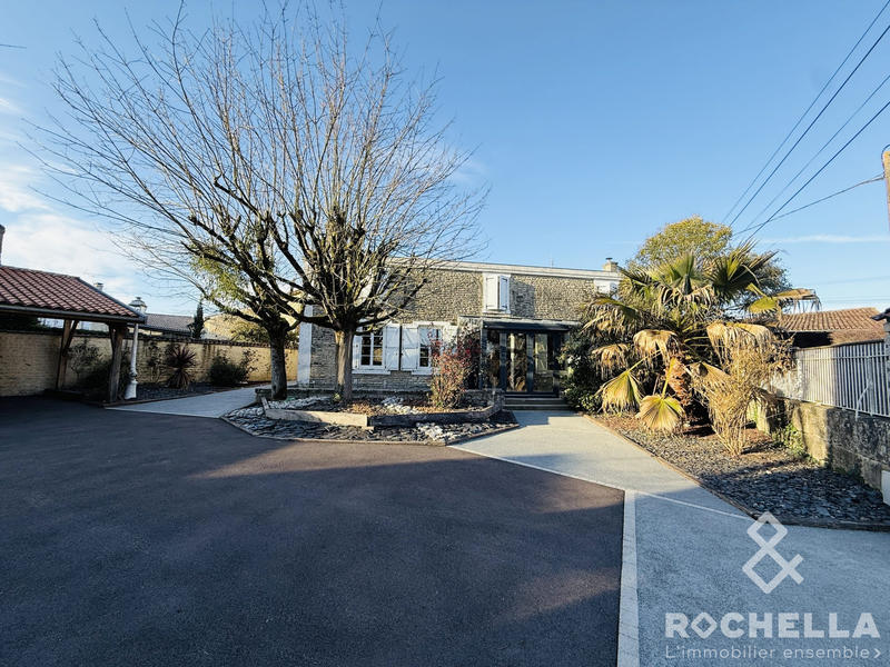 Maison ancienne - 210 m² - 9 pièces