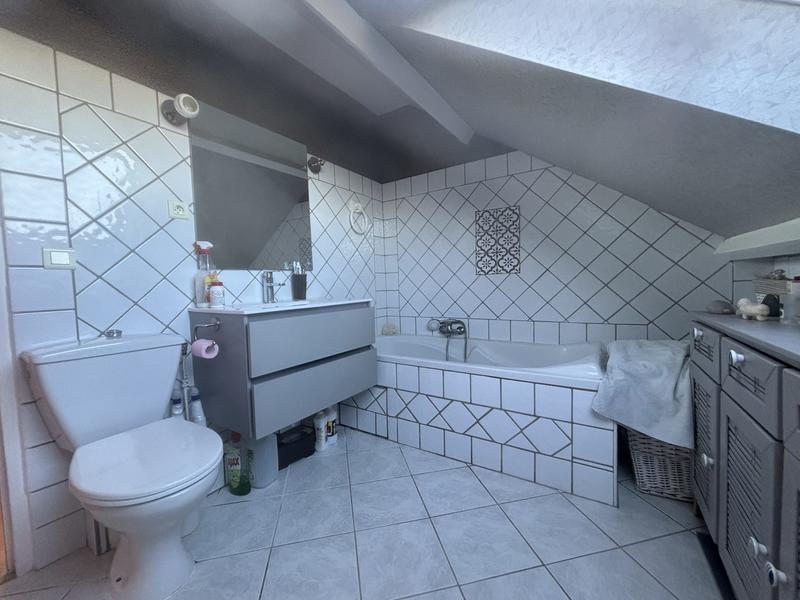 Maison - 186 m² - 9 pièces