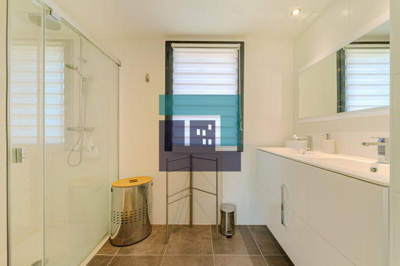 Appartement - 99 m² - 4 pièces